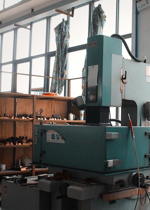 奧維拉_箱殼覆膜設(shè)備